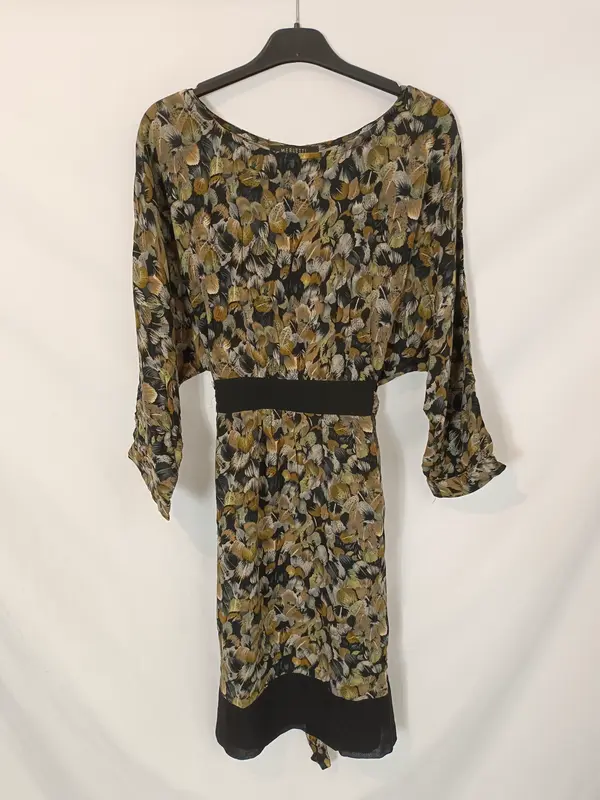 MERLETTI. Vestido corto flores T.44