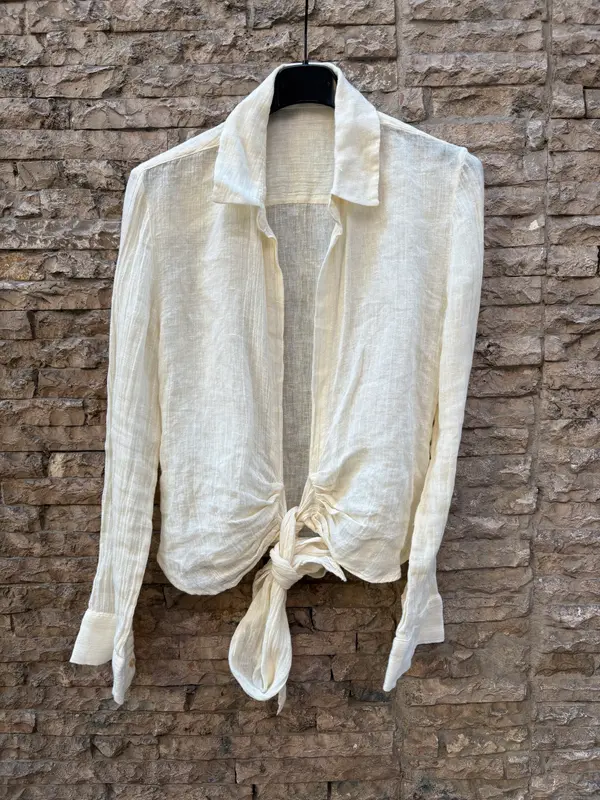 MES DEMOISELLES. Blusa textura anudada