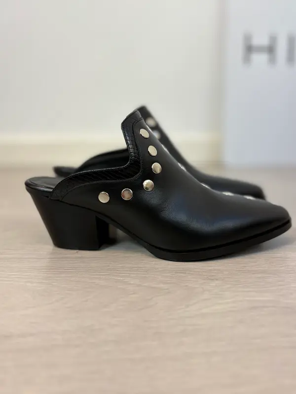 MICUIR. Zueco piel negro
