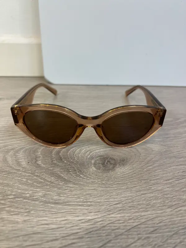 MILLER & MARC. Gafas de sol semitransparentes