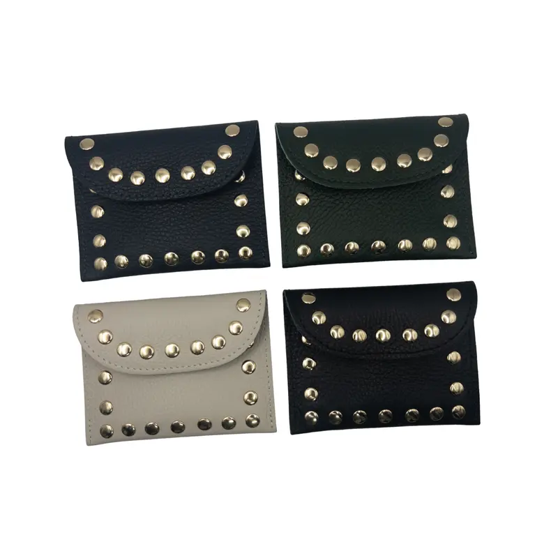 Mini cartera tachas doradas