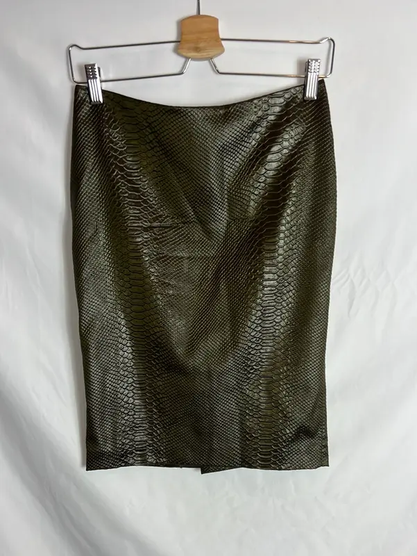 MIRTO. Falda verde efecto piel cocodrilo . T 38
