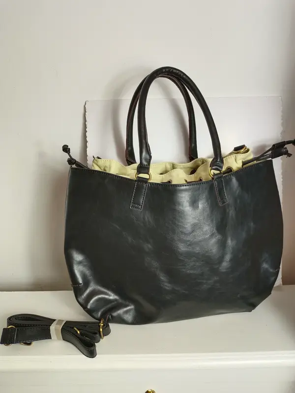 MISAKO. Bolso negro polipiel