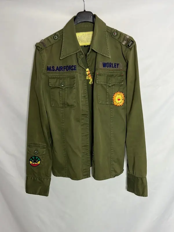 MISS SIXTY. Sobre camisa verde bordados. T L(S/M)