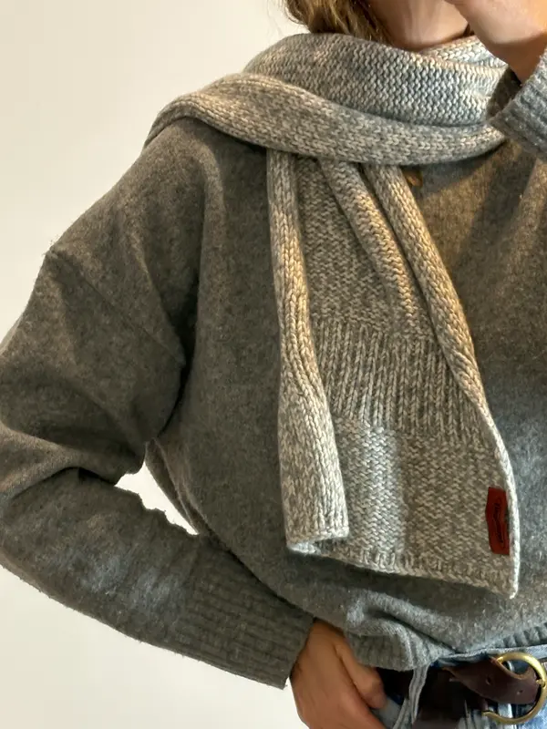 MISSONI. Bufanda gris jaspeada