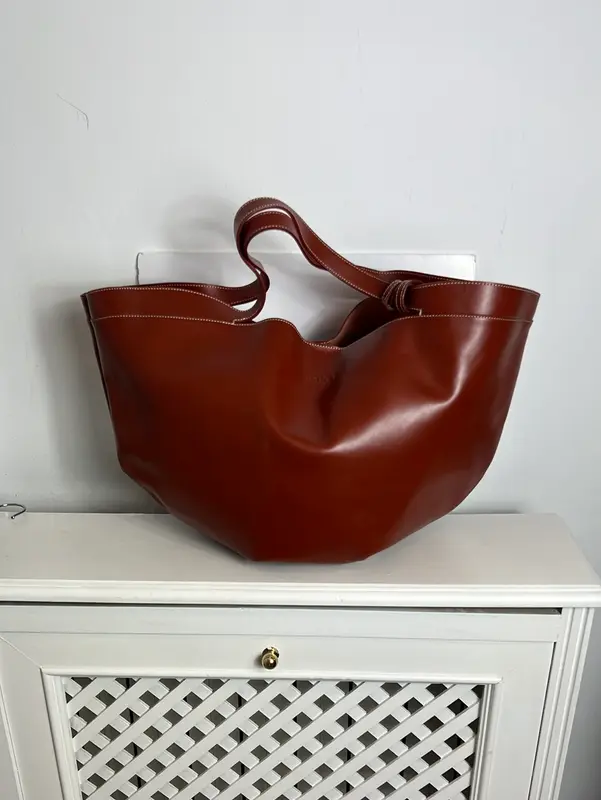 MÖHEL. Bolso marrón piel tote