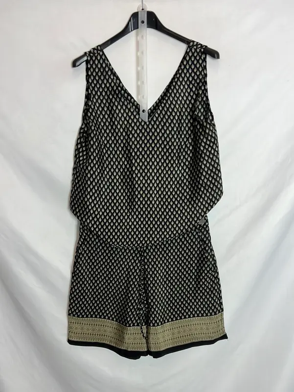 NATURA. Total look negro estampado fluido. T S-M