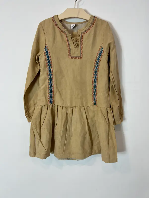 NEWNESS. Vestido textura beige bordados. T 7 años