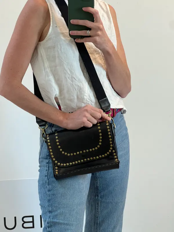 NICOLÍ. Bolso negro tachuelas