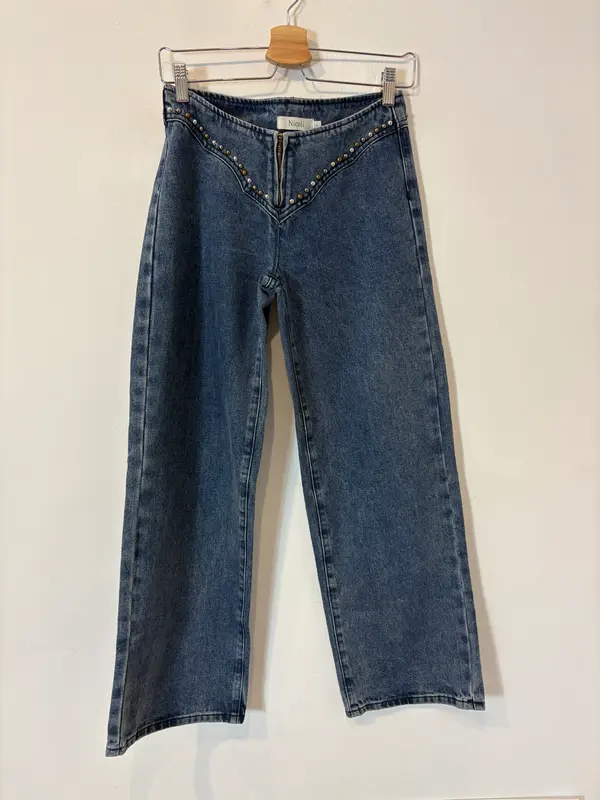 NÍCOLI. Denim azul tachuelas