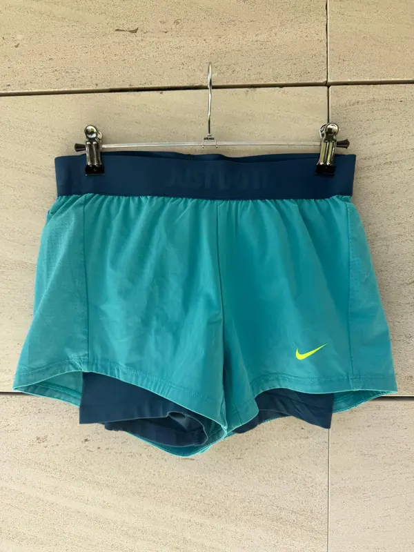 NIKE. Pantalón corto de running azul turquesa. T XS/S