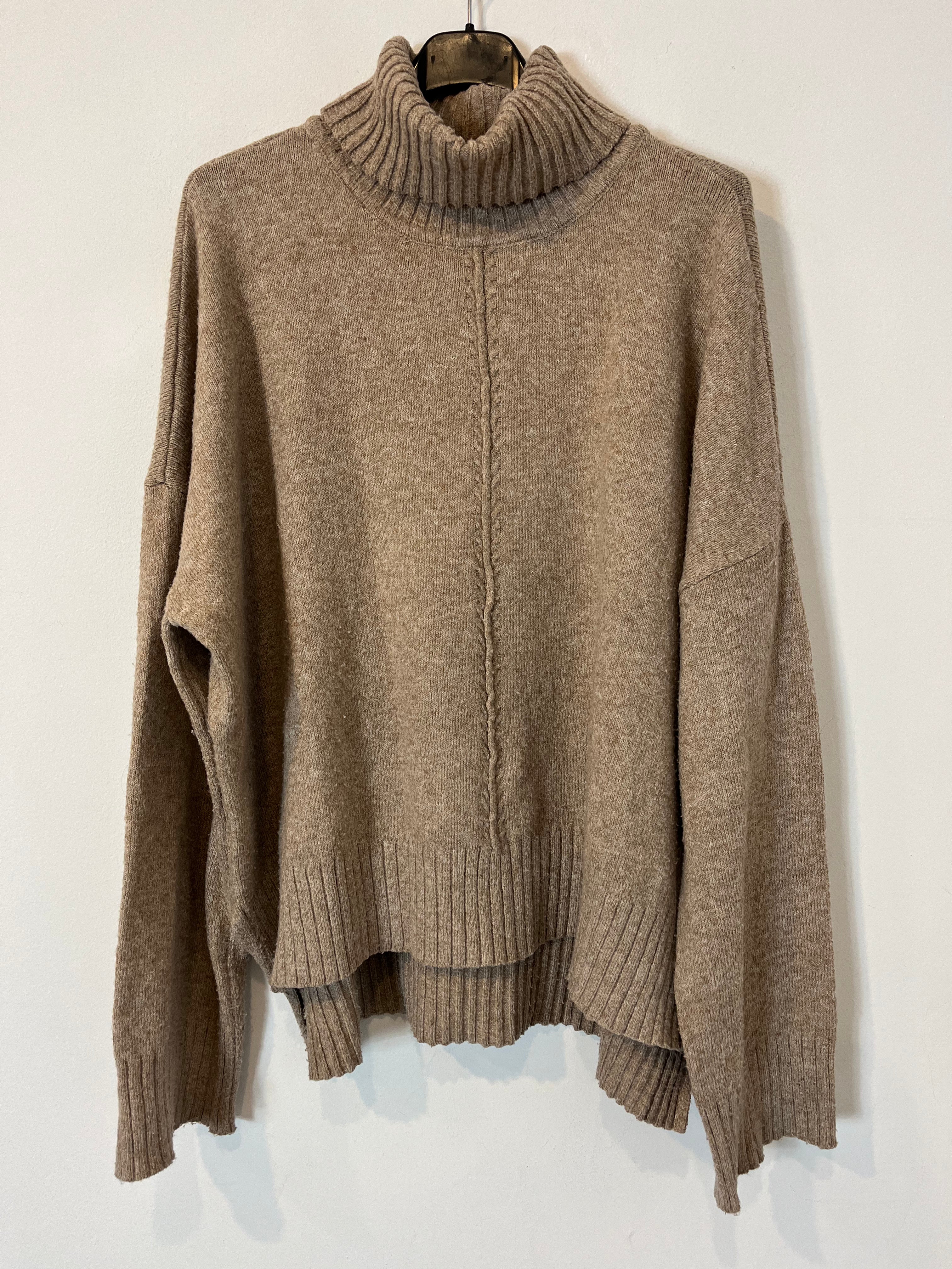 NOISY MAY. Jersey beige cuello alto. T. M