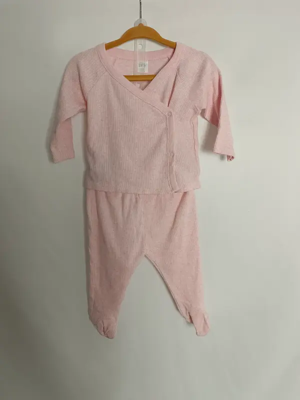 NORDSTRON BABY. Pijama rosa canalé T.3 meses