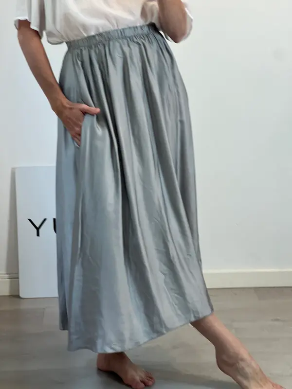 O´LIVIA. Falda midi fluida bolsillos. T S