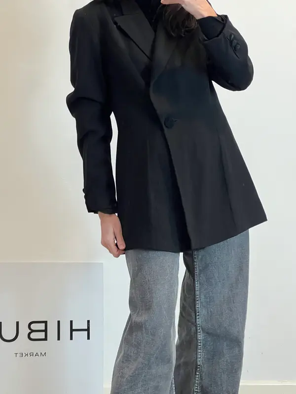 OTRAS. Blazer negra vintage detalles en terciopelo