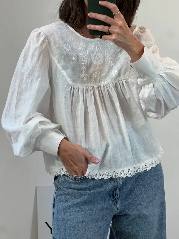 OTRAS. Blusa blanca bordada TU(xs)