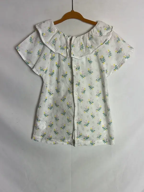 OTRAS. Blusa flores mañana corta. T 6-8 años