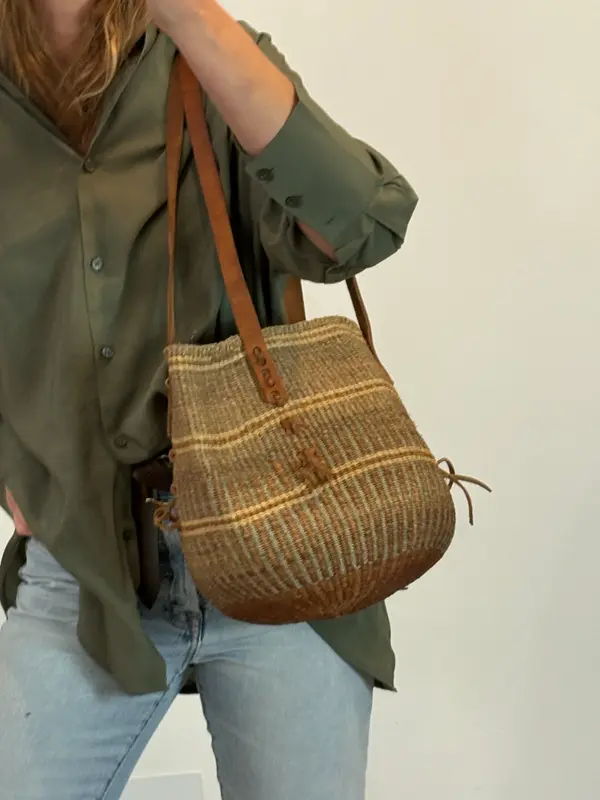 OTRAS. Bolso asa larga con piel