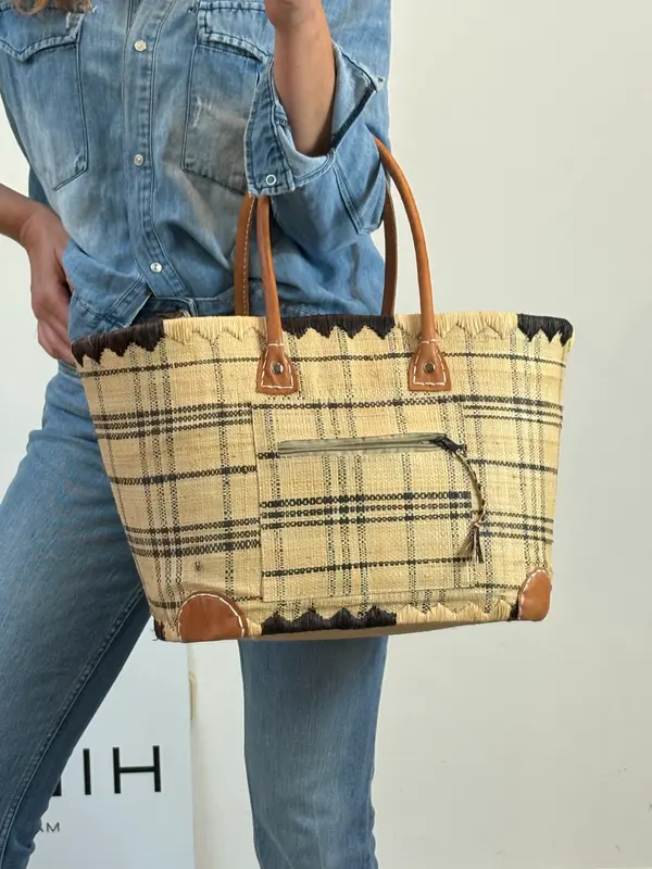 OTRAS. Bolso cesta rafia