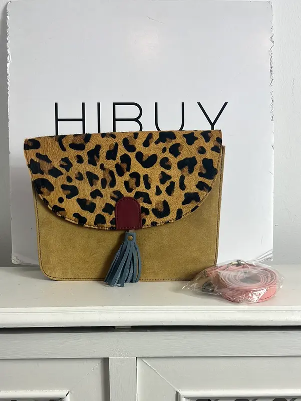 OTRAS. Bolso cuero texturas