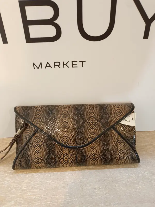 OTRAS. Bolso de mano animal print