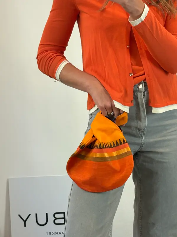 OTRAS.  Bolso de mano de colores estampado