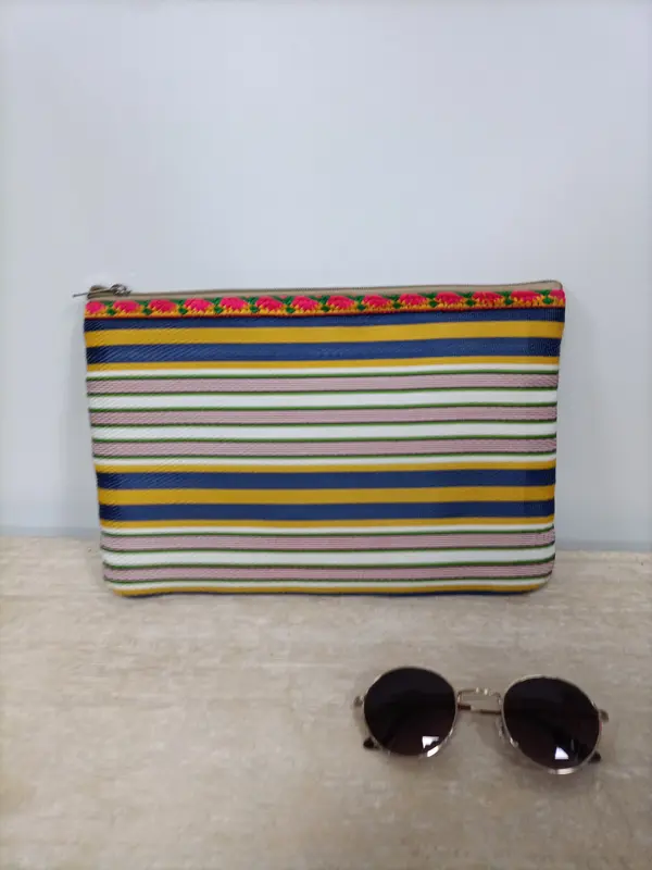 OTRAS. Bolso de mano étnico
