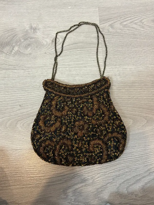 OTRAS. Bolso de mano pedrería