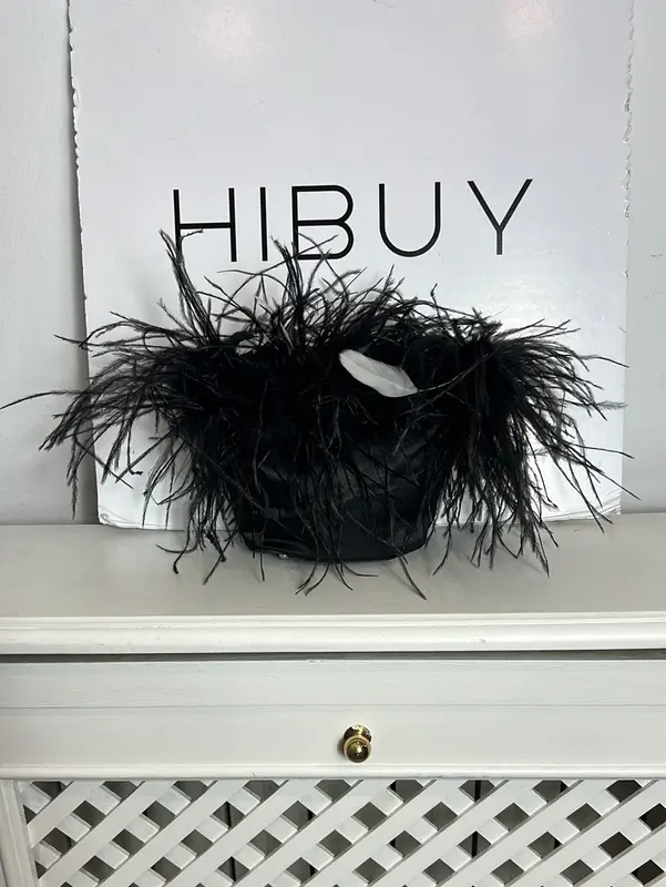 OTRAS. Bolso mini negro plumas