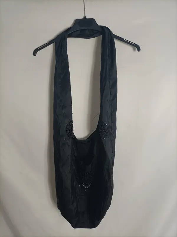 OTRAS. Bolso negro lentejuelas