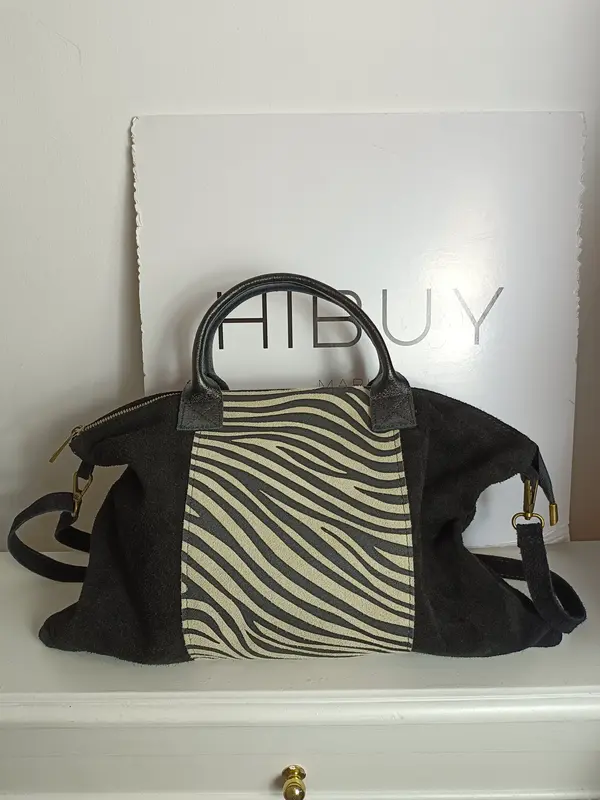 OTRAS. Bolso piel print