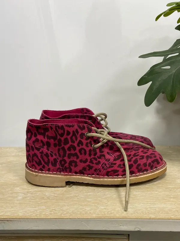 OTRAS. Botines animal print rosa T.35