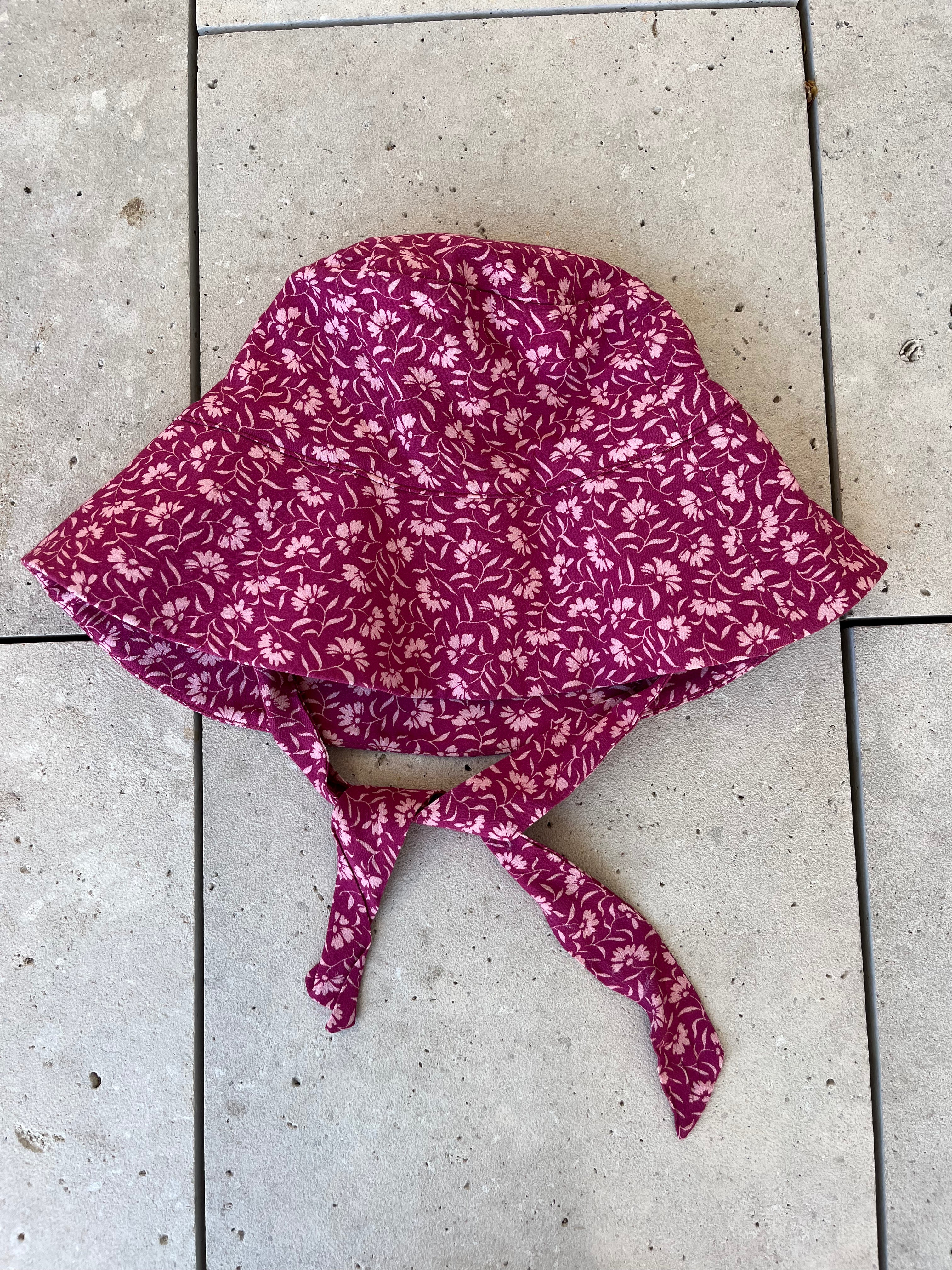 OTRAS. Bucket rosa flores