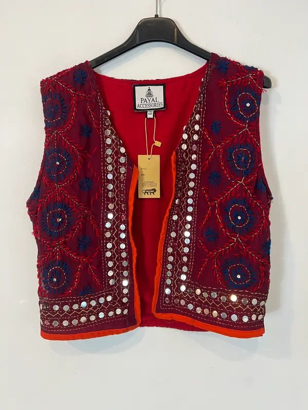 OTRAS. Chaleco bordados tonos rojos. T S/M