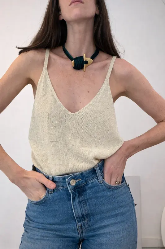OTRAS. Choker dorado terciopelo verde