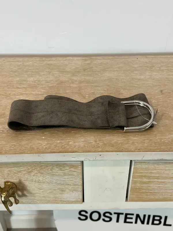 OTRAS. cinturón gris antelina