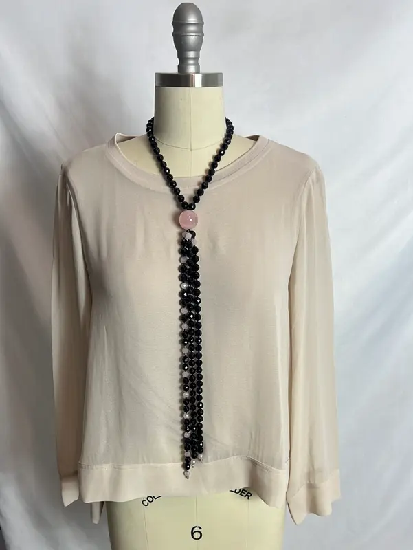OTRAS. Collar pedreria negra y rosa