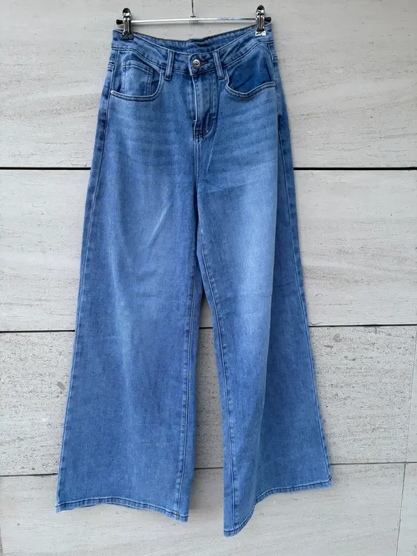OTRAS. Denim ligero pata ancha