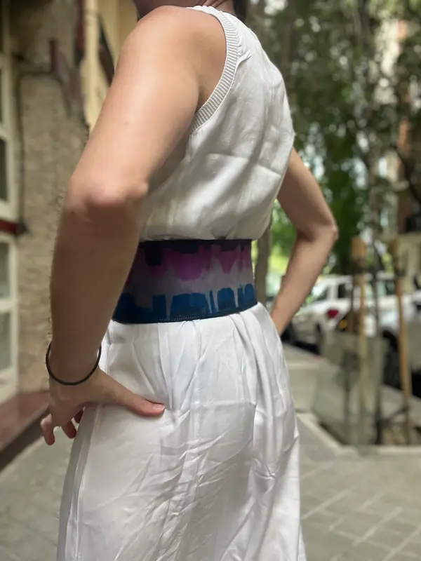 OTRAS. Fajín tie dye piel