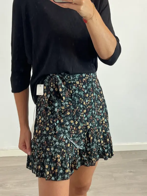 OTRAS. Falda corta flores Tu(S)
