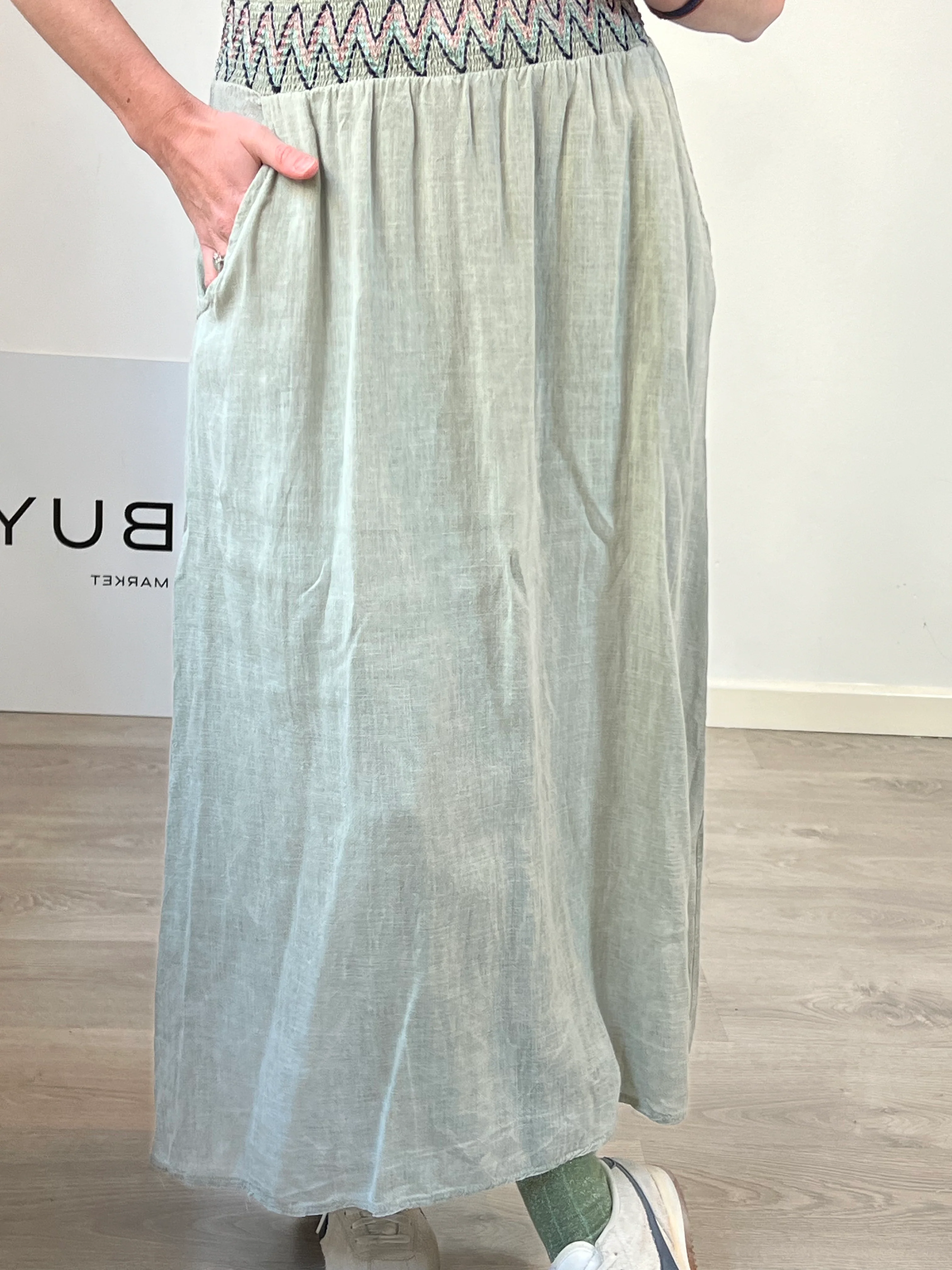 OTRAS. Falda midi con lino detalle cintura. T XS/S
