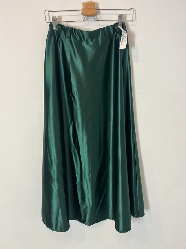 OTRAS. Falda midi verde satinada. T S/ M