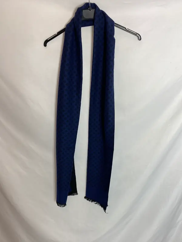 OTRAS. Fular azul estampado. TU