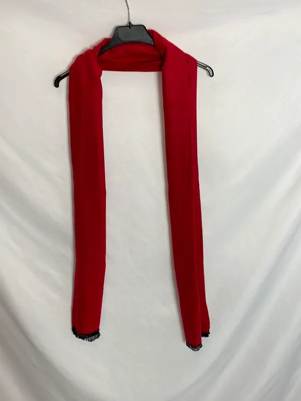 OTRAS. Fular rojo. TU