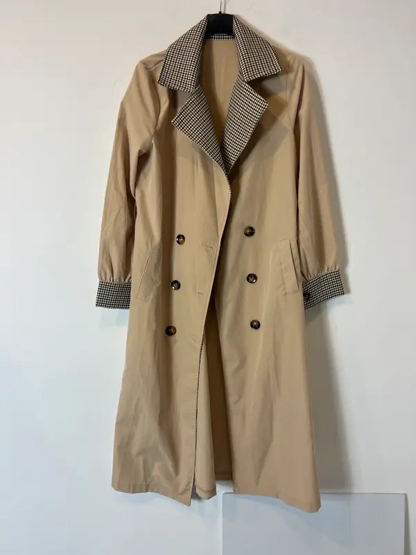 OTRAS. Gabardina ligera detalle cuadros. T S