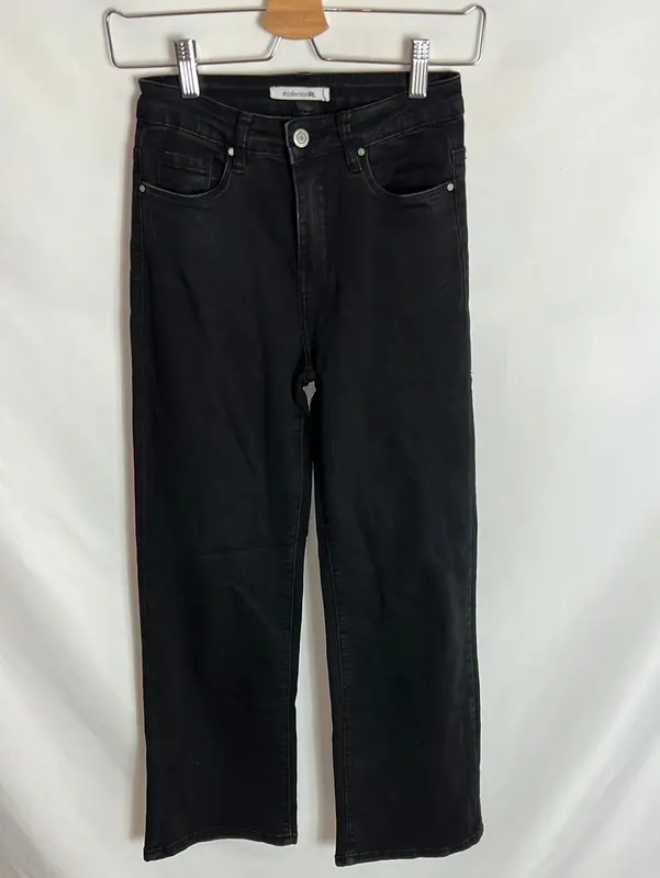 OTRAS. Jeans negro recto elástico. T.34