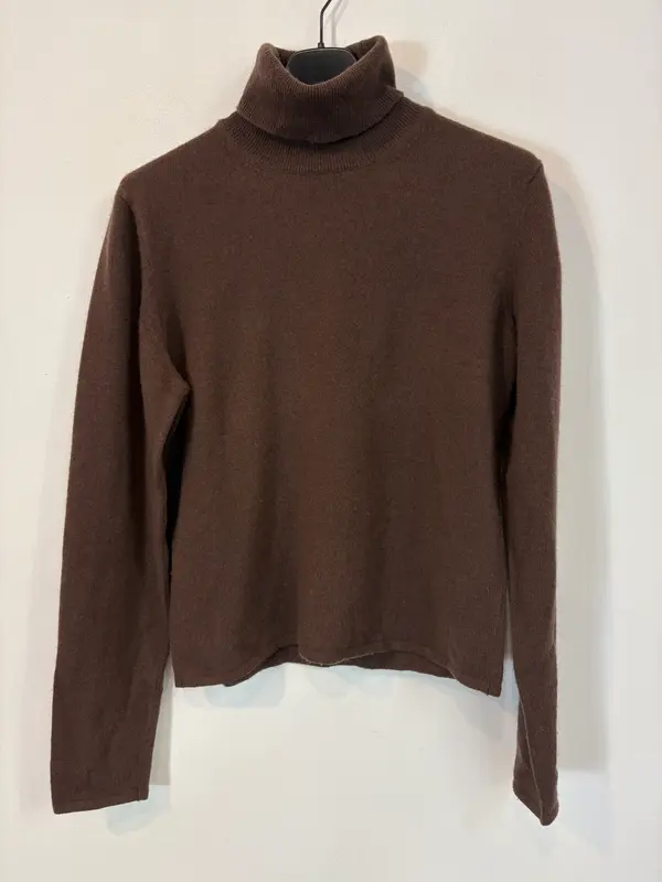 OTRAS. Jersey marrón cuello alto cashmere. T S