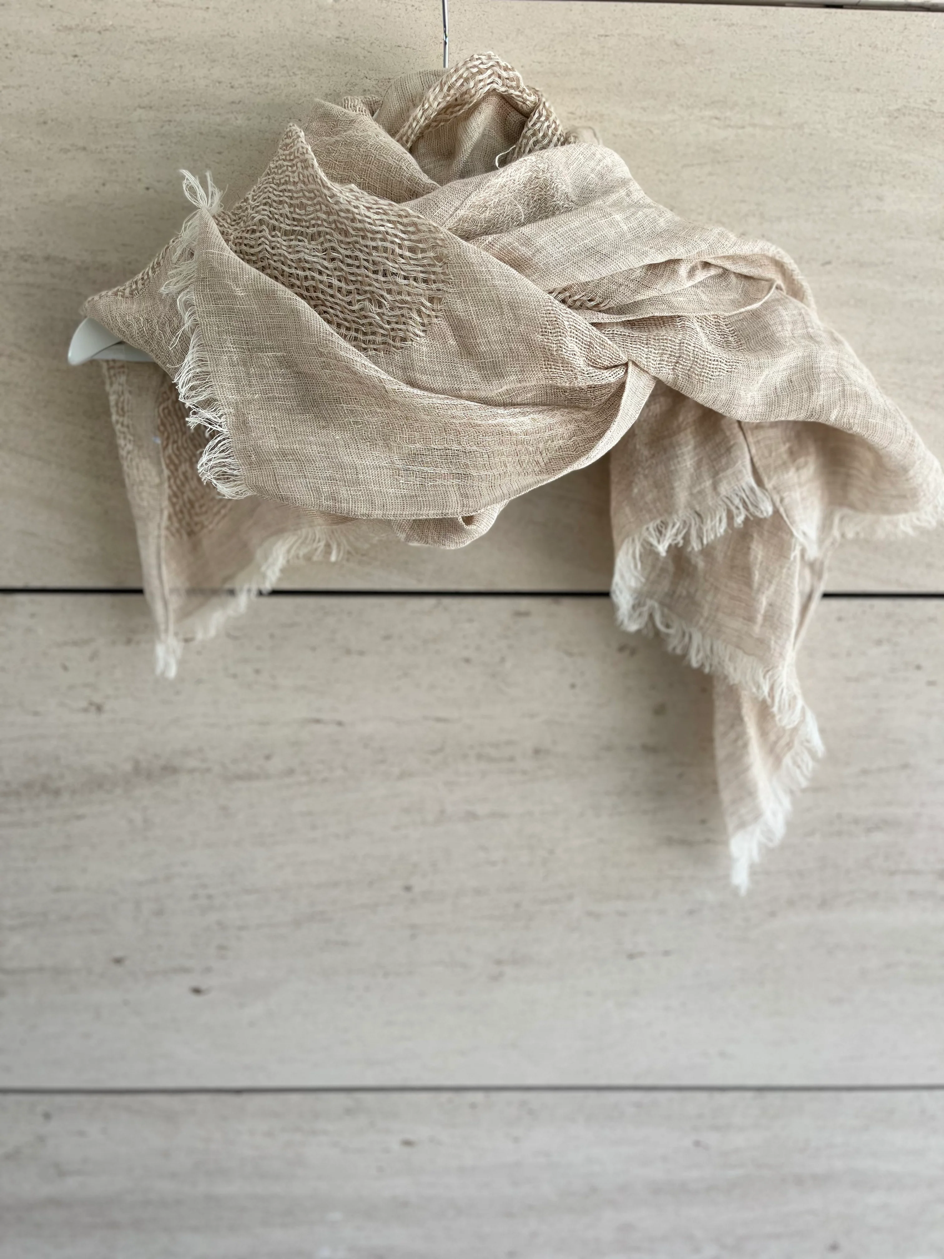 OTRAS. Pañuelo beige lino
