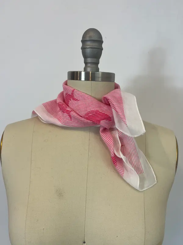 OTRAS. Pañuelo rosa peces