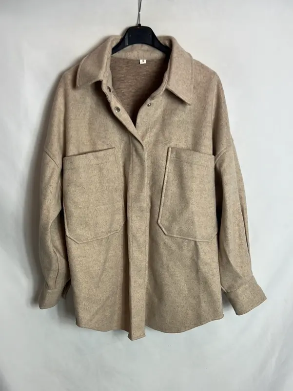OTRAS. Sobre camisa beige jaspeada textura. T S